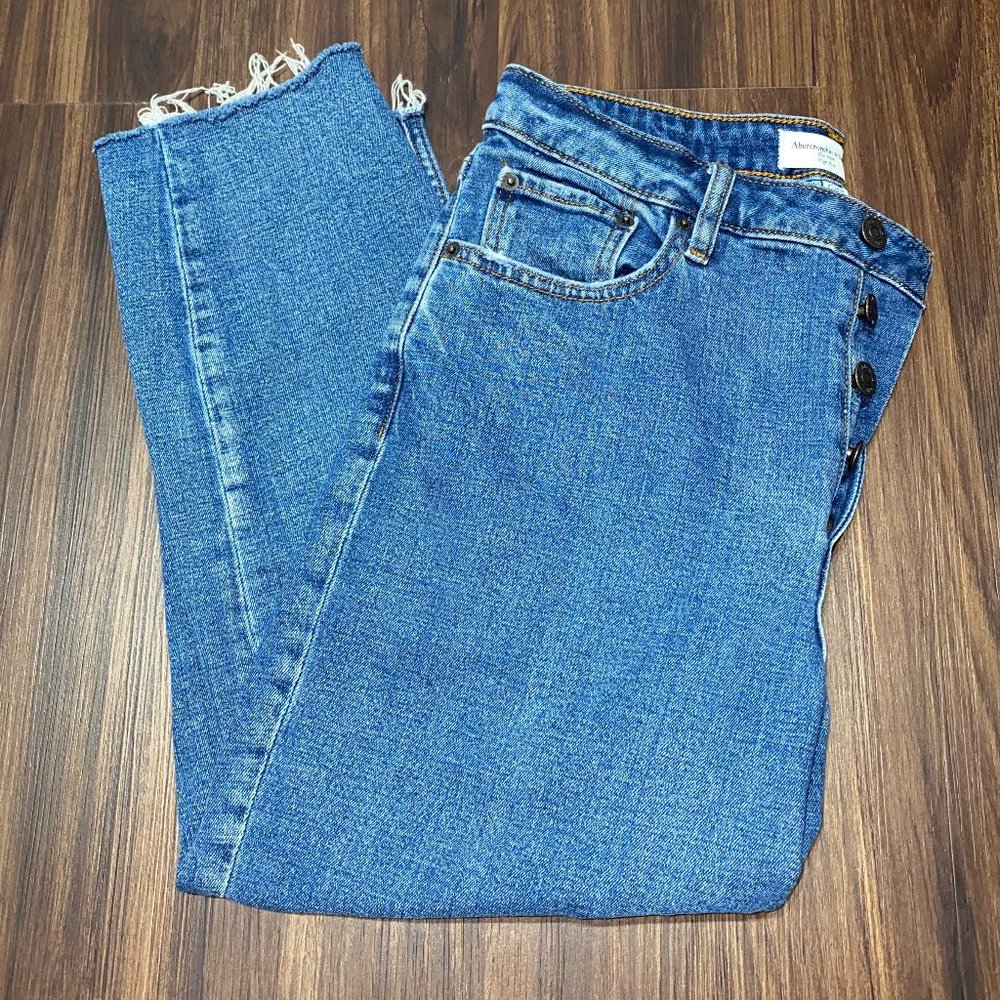 Abercrombie Curve Love High Rise Mom Jeans 28/ 6 Extra Short, Medium Wash